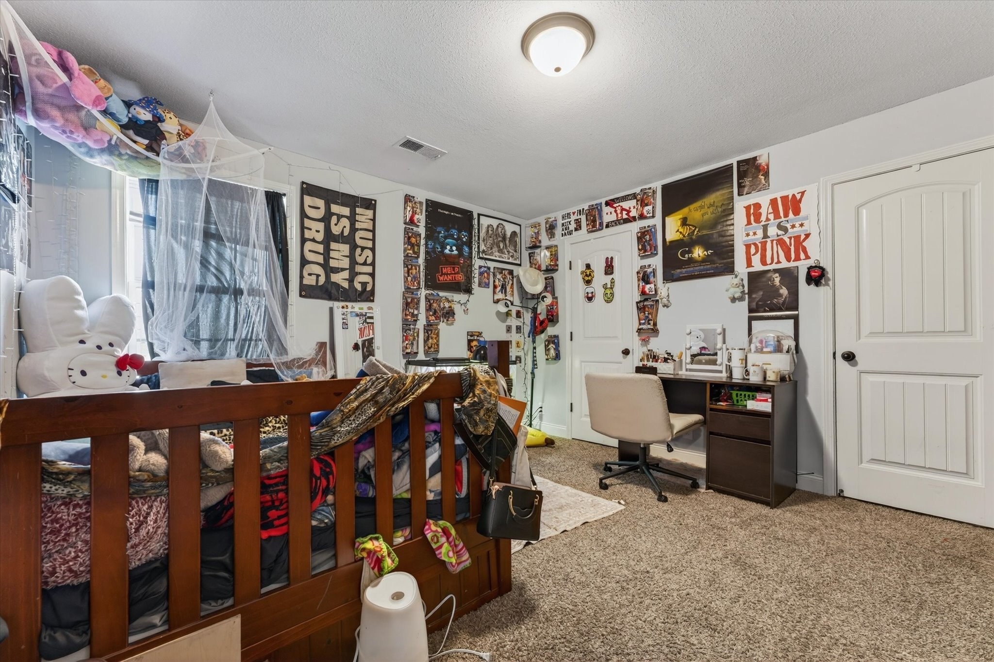 736 Crestone Ln