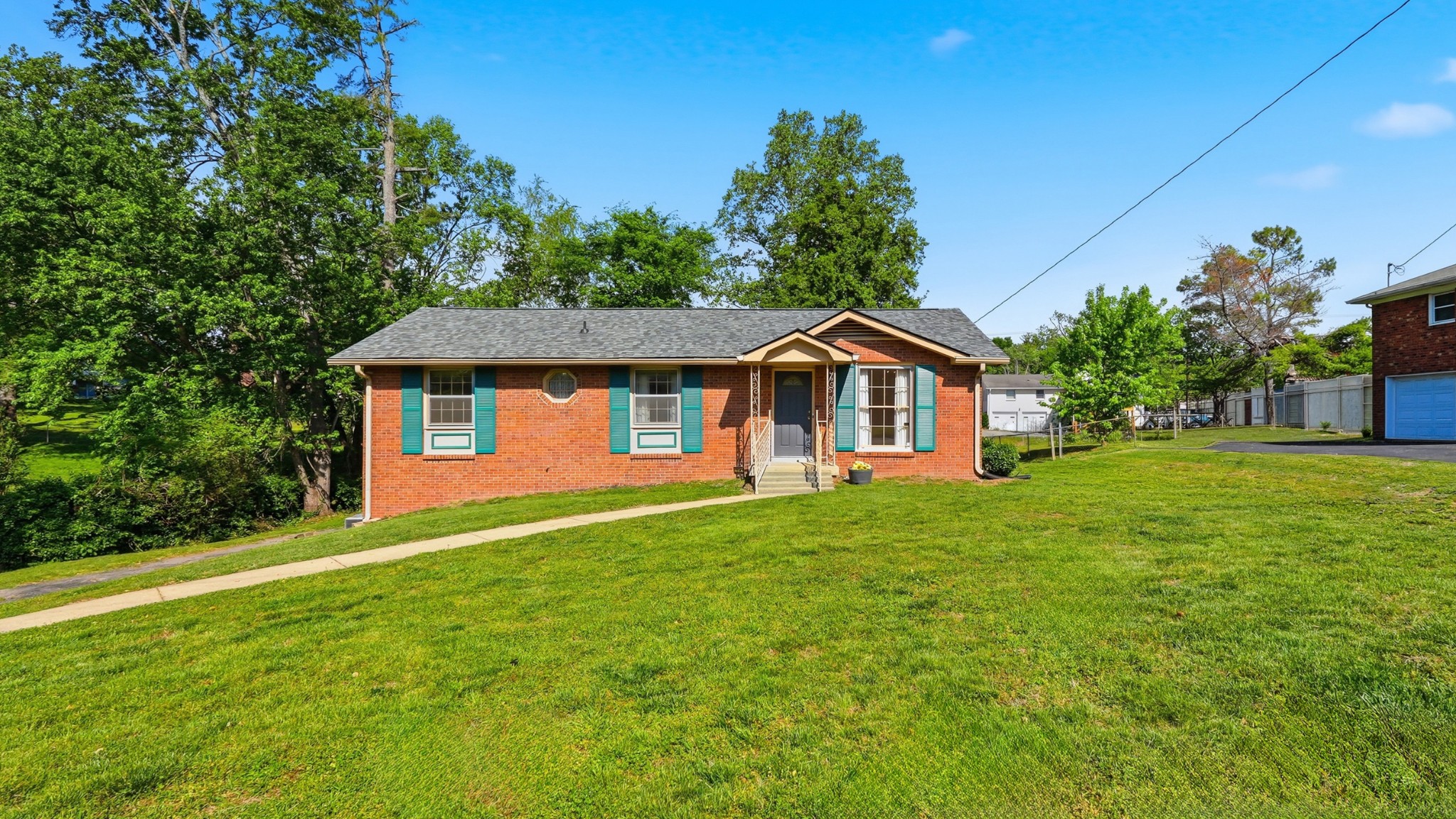 648 Des Moines Dr