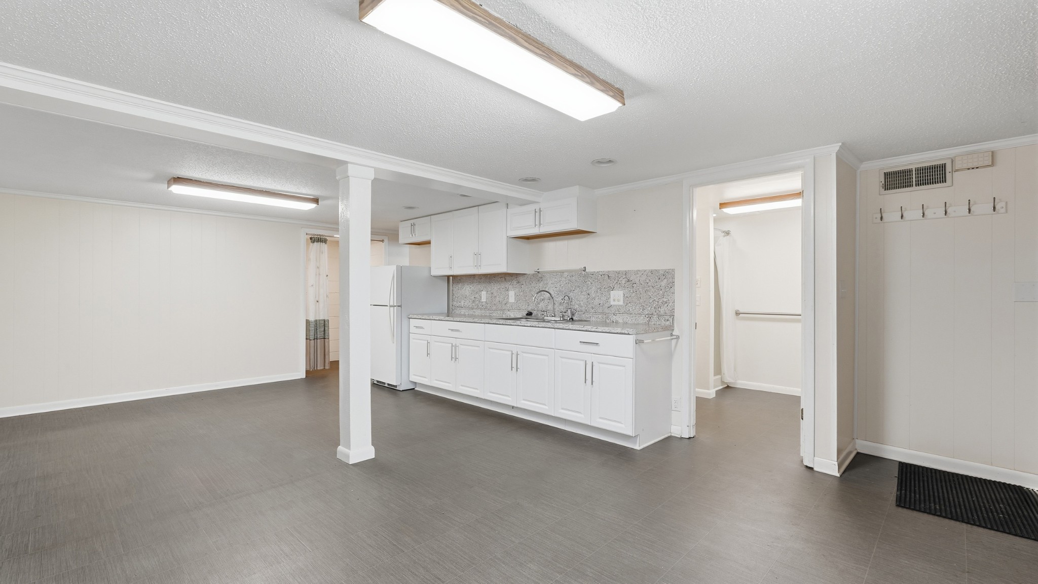 648 Des Moines Dr