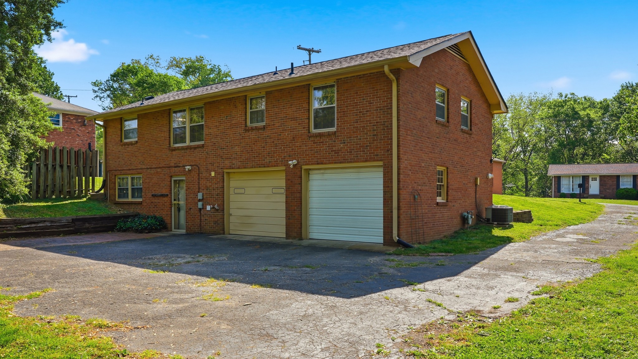 648 Des Moines Dr