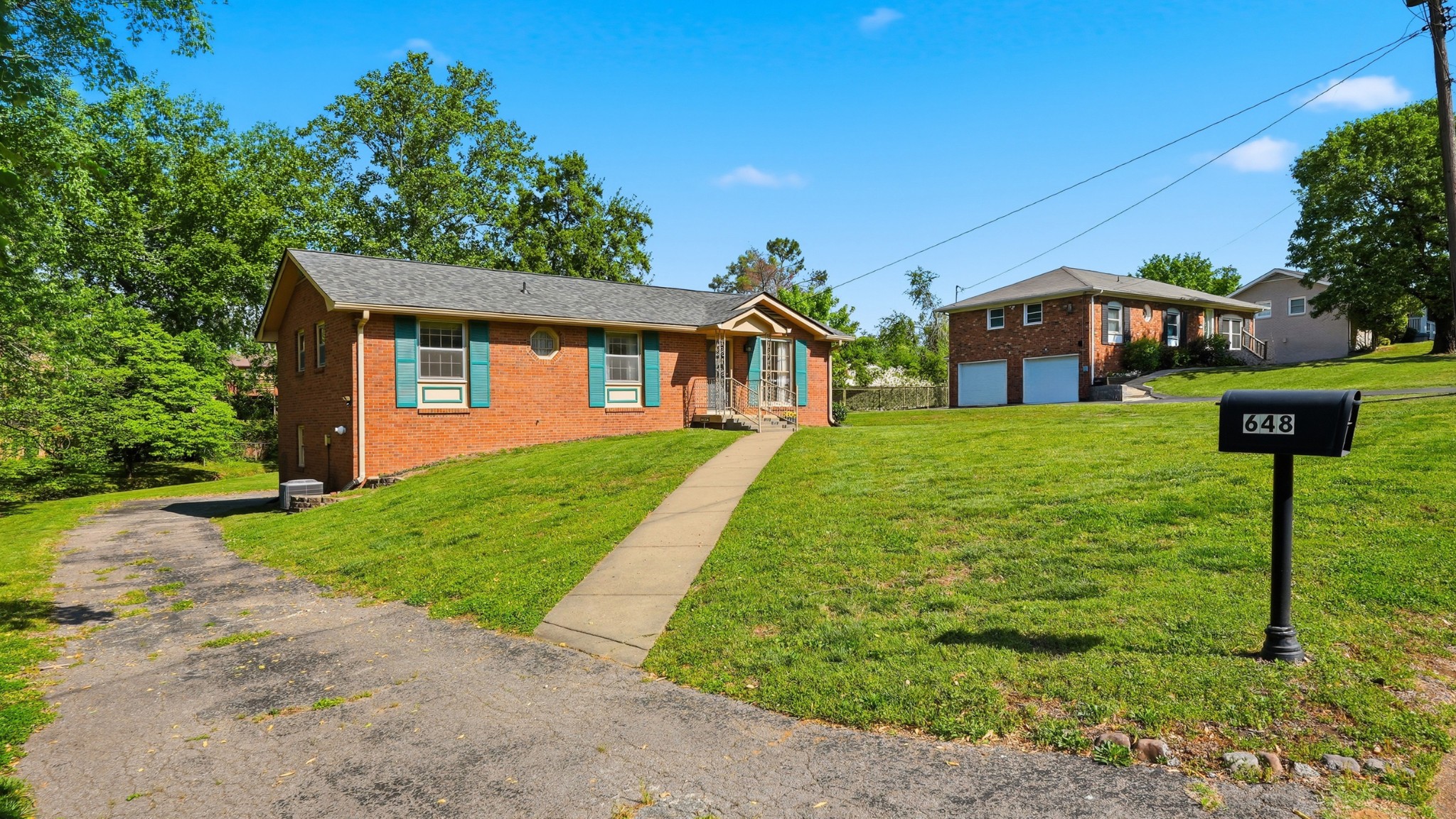 648 Des Moines Dr