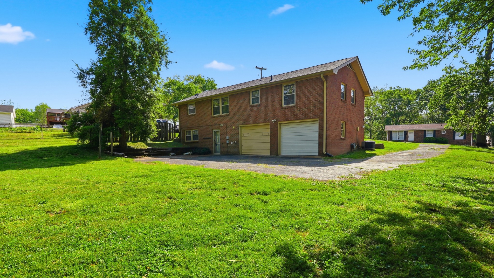 648 Des Moines Dr