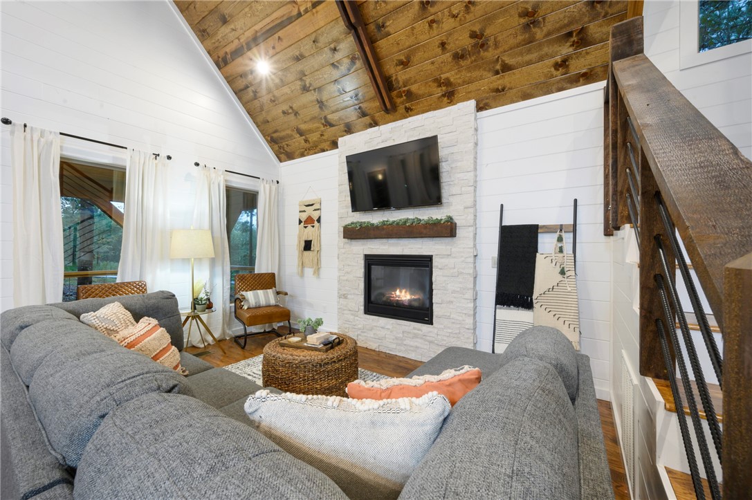 407 Pickleberry Trail