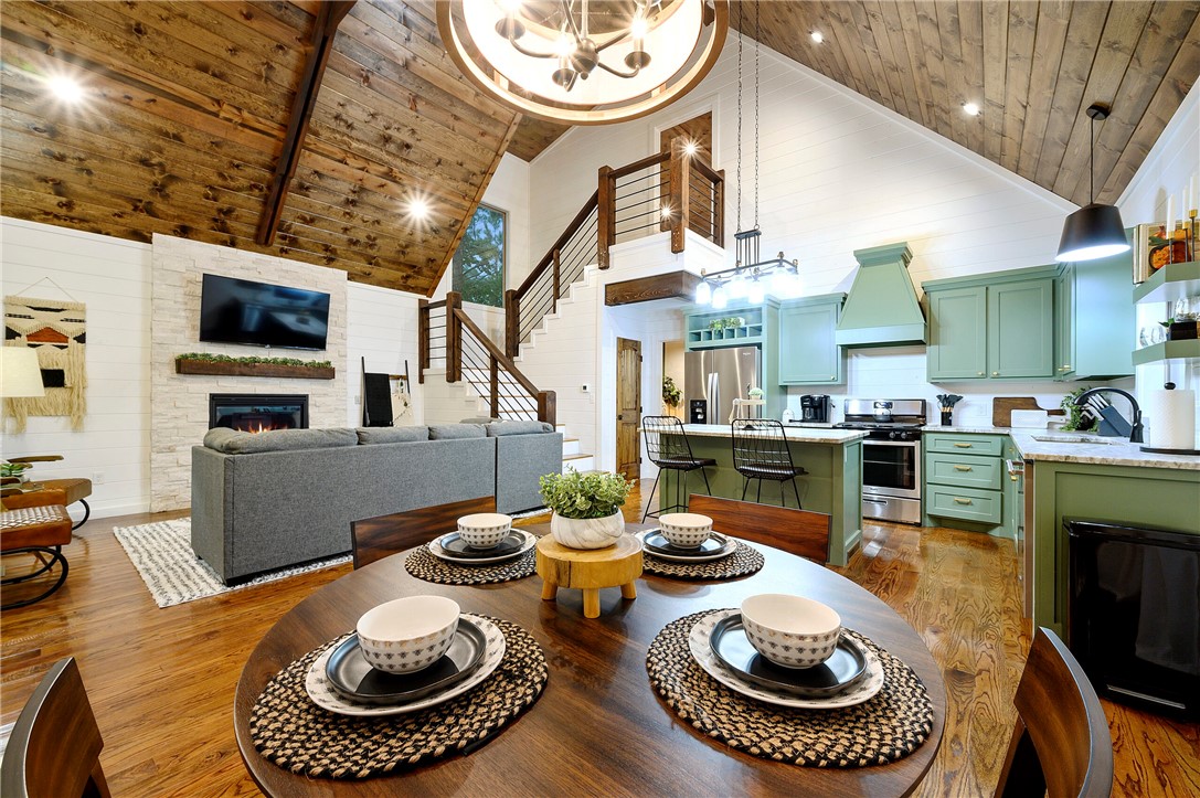 407 Pickleberry Trail