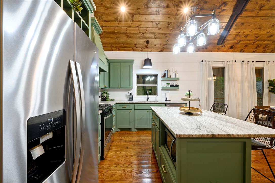 407 Pickleberry Trail