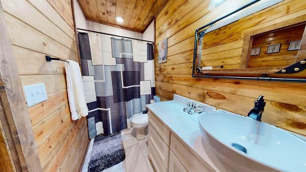 232 Carter Valley Lane