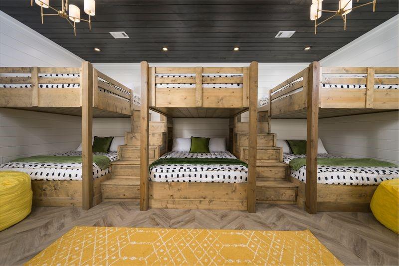 462 Moonshiner Springs Trail