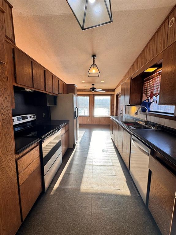 1089 Peninsula Drive