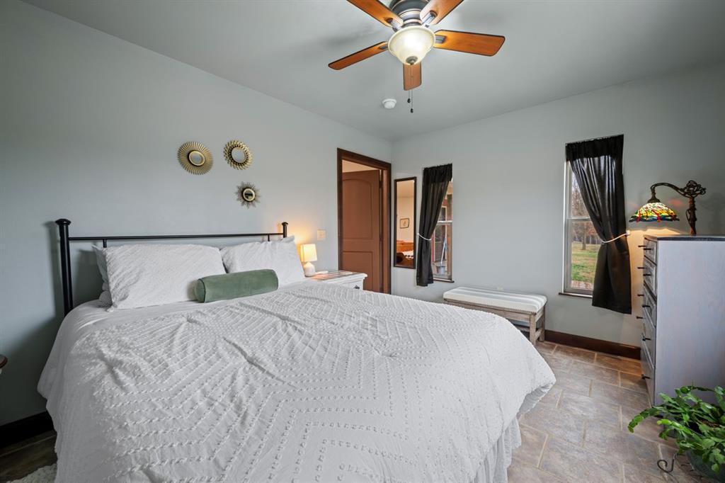 8828 SE HWY-63