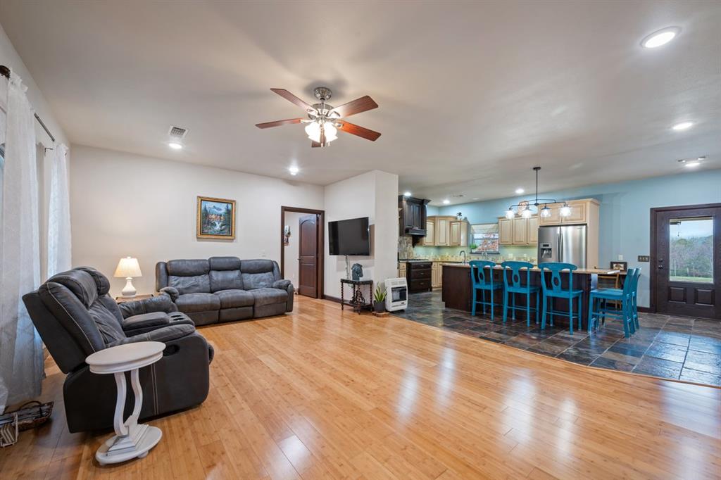 8828 SE HWY-63