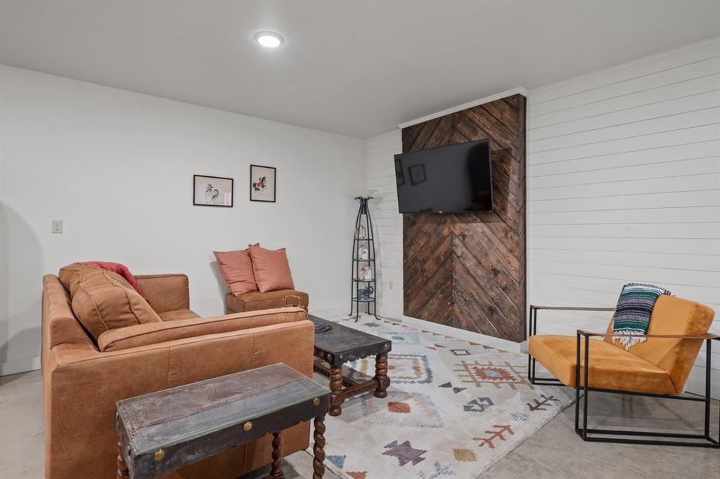 8828 SE HWY-63
