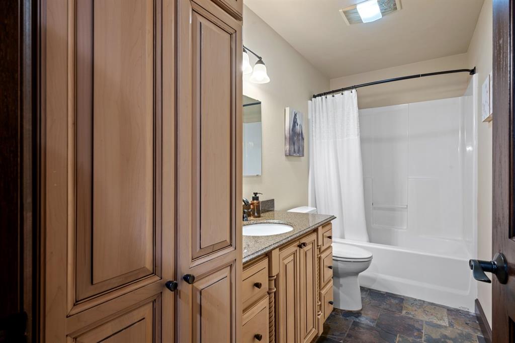 8828 SE HWY-63