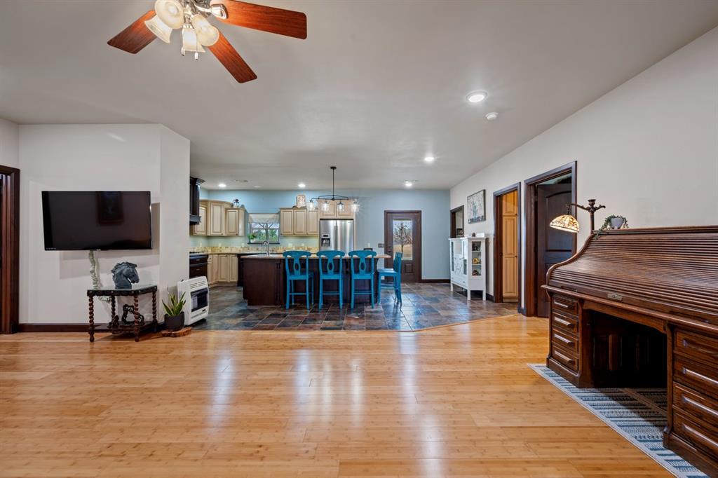 8828 SE HWY-63
