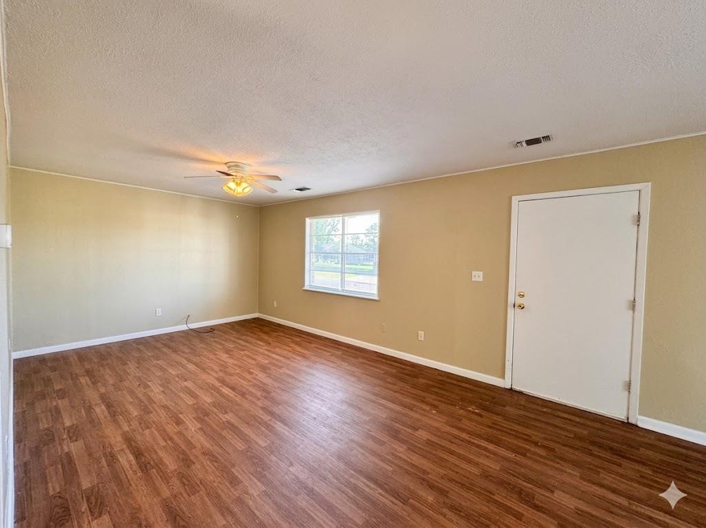 310 E Mockingbird Lane