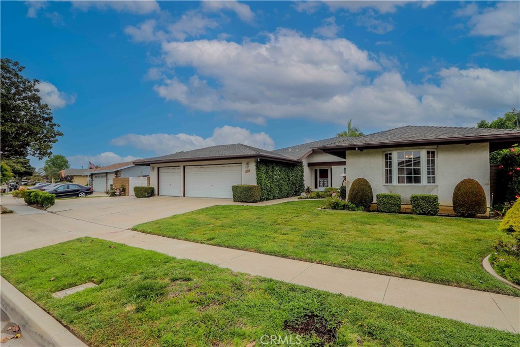 733 Las Riendas Drive