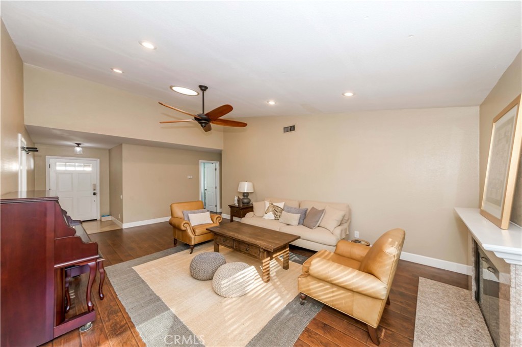 2120 Avenida Soledad