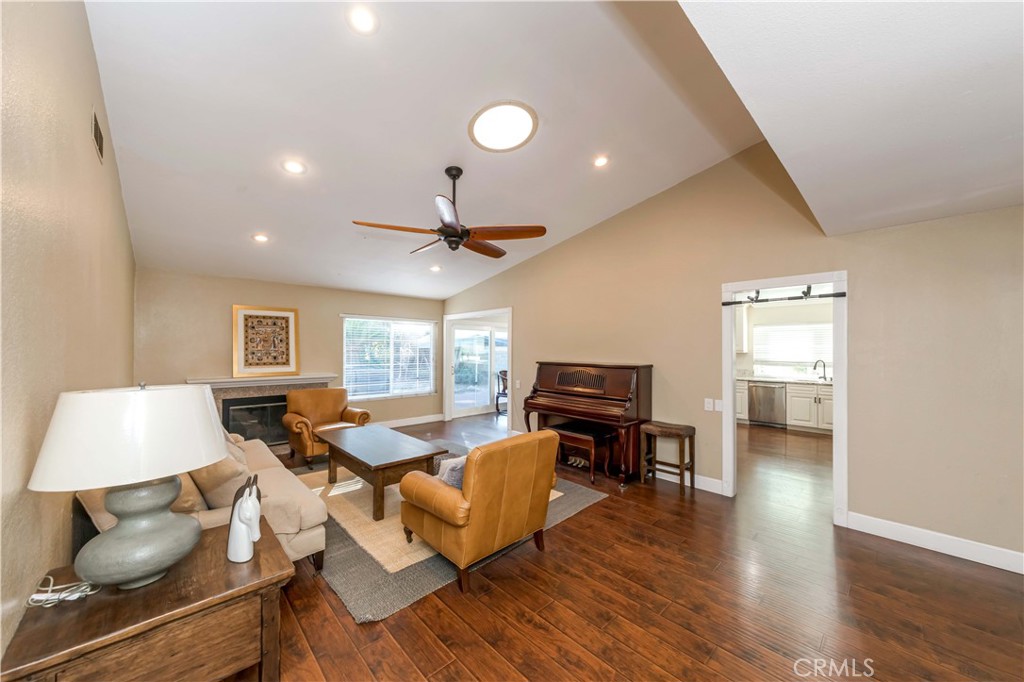 2120 Avenida Soledad