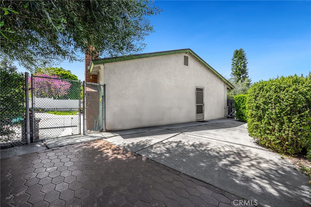 570 E Montwood Avenue