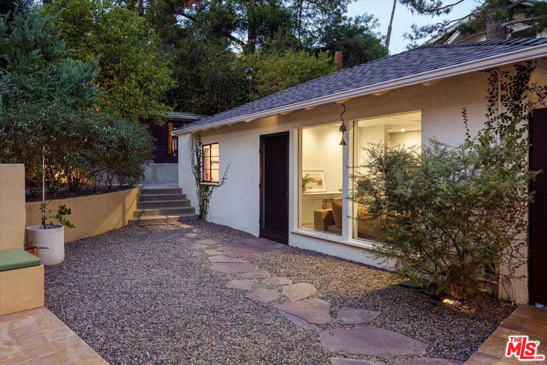 2001 Hill Dr