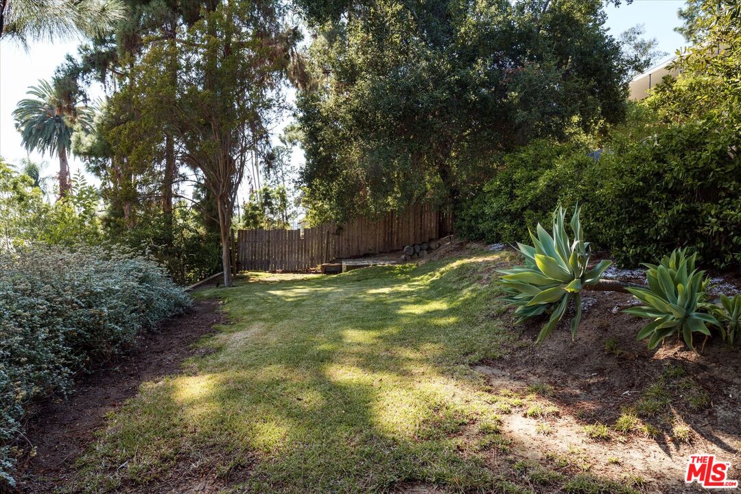 2001 Hill Dr