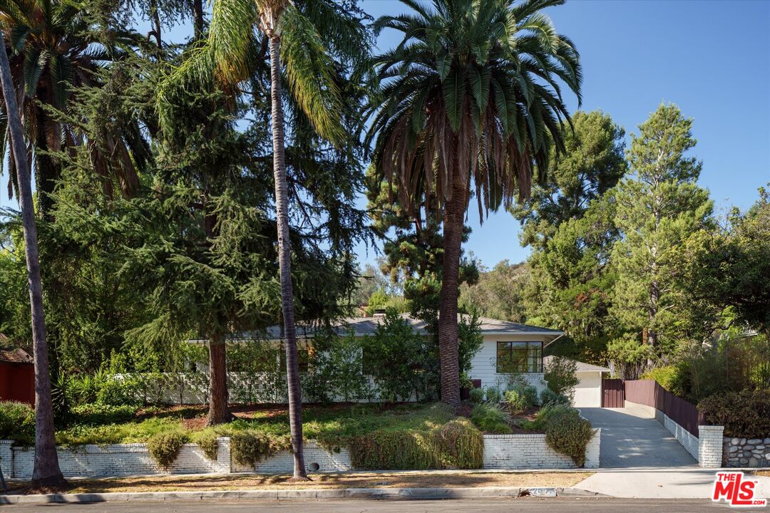 2001 Hill Dr