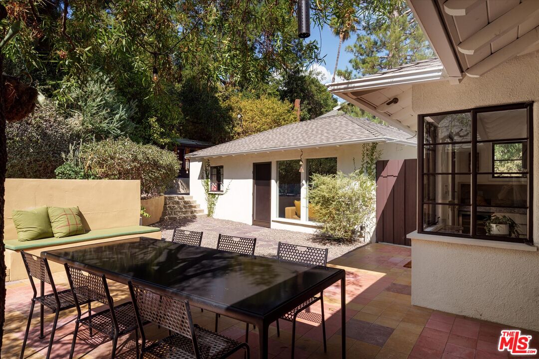 2001 Hill Dr