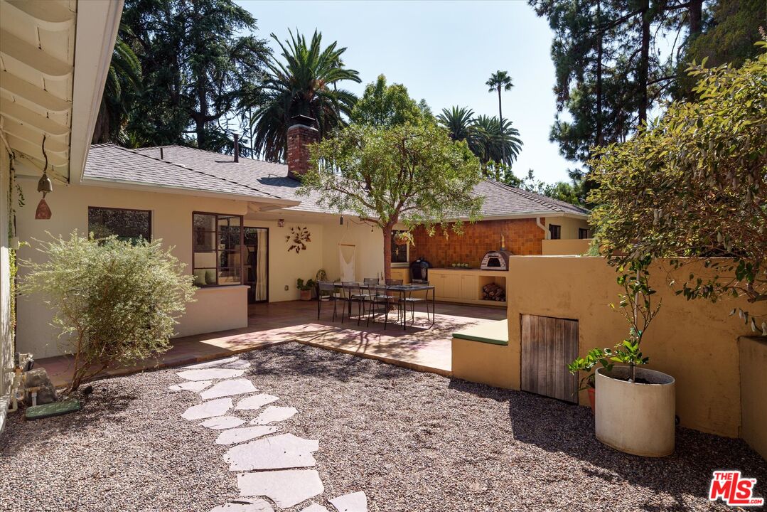 2001 Hill Dr