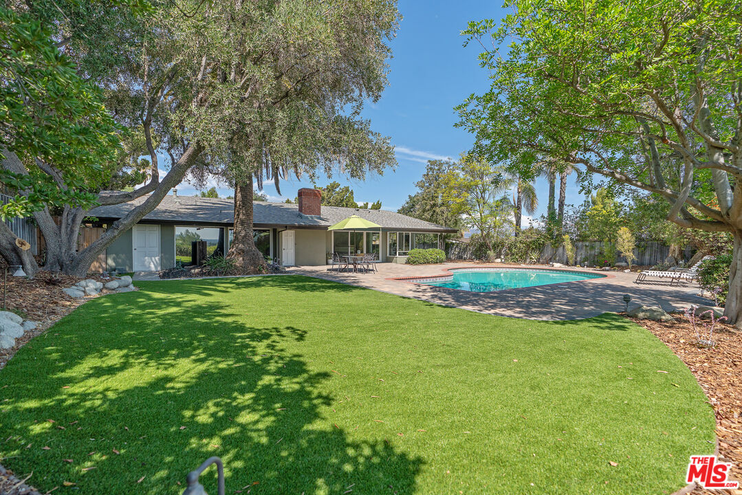 5858 Mcdonie Ave