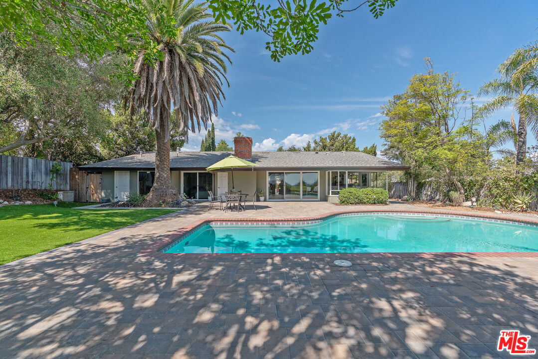 5858 Mcdonie Ave