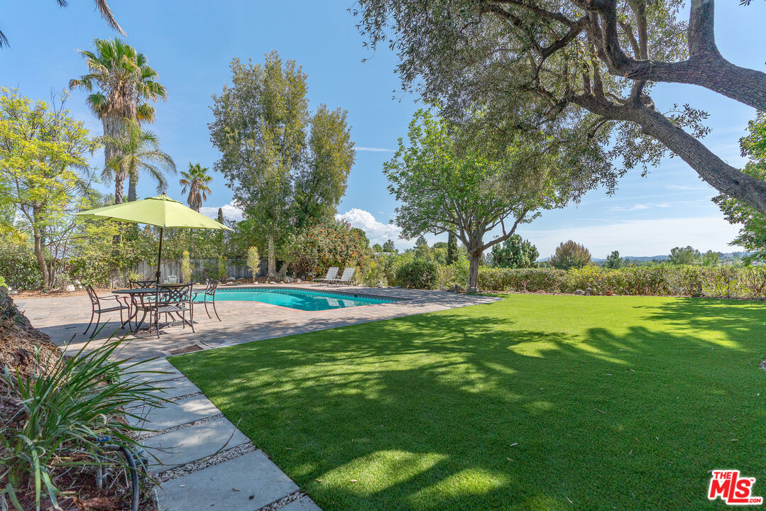5858 Mcdonie Ave