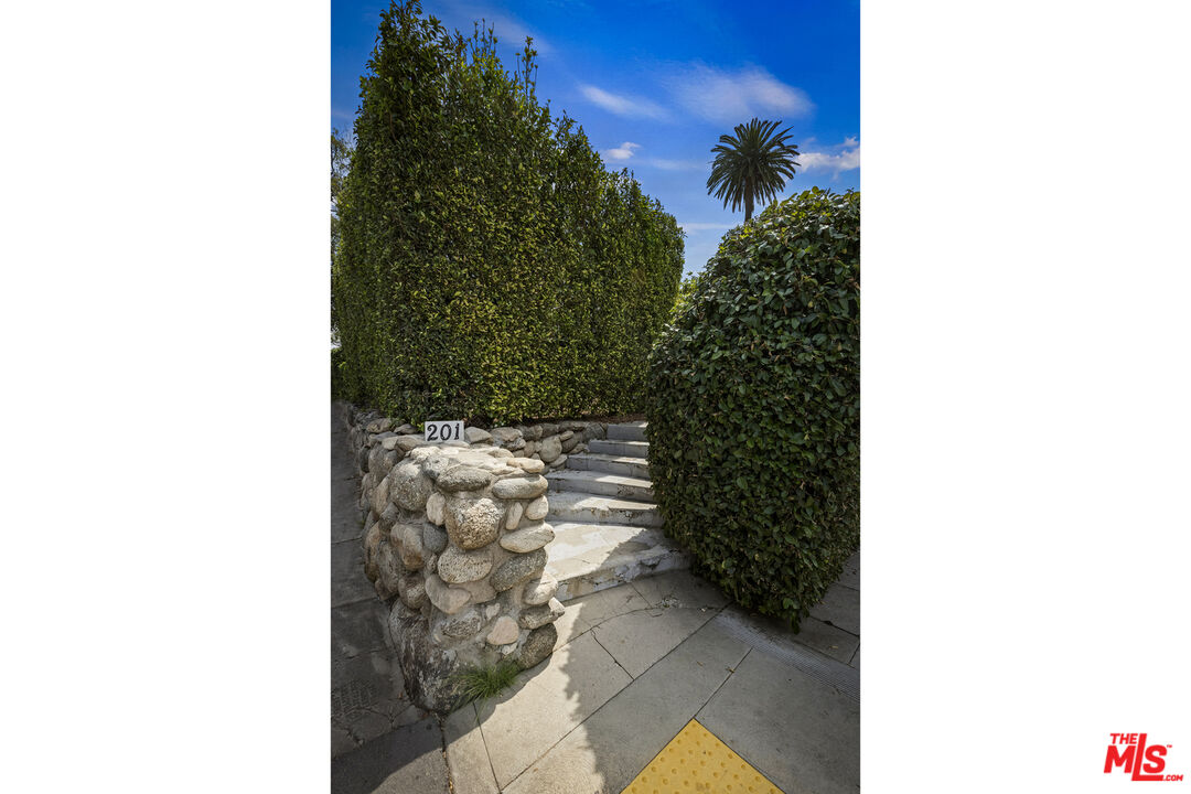 201 S Avenue 55