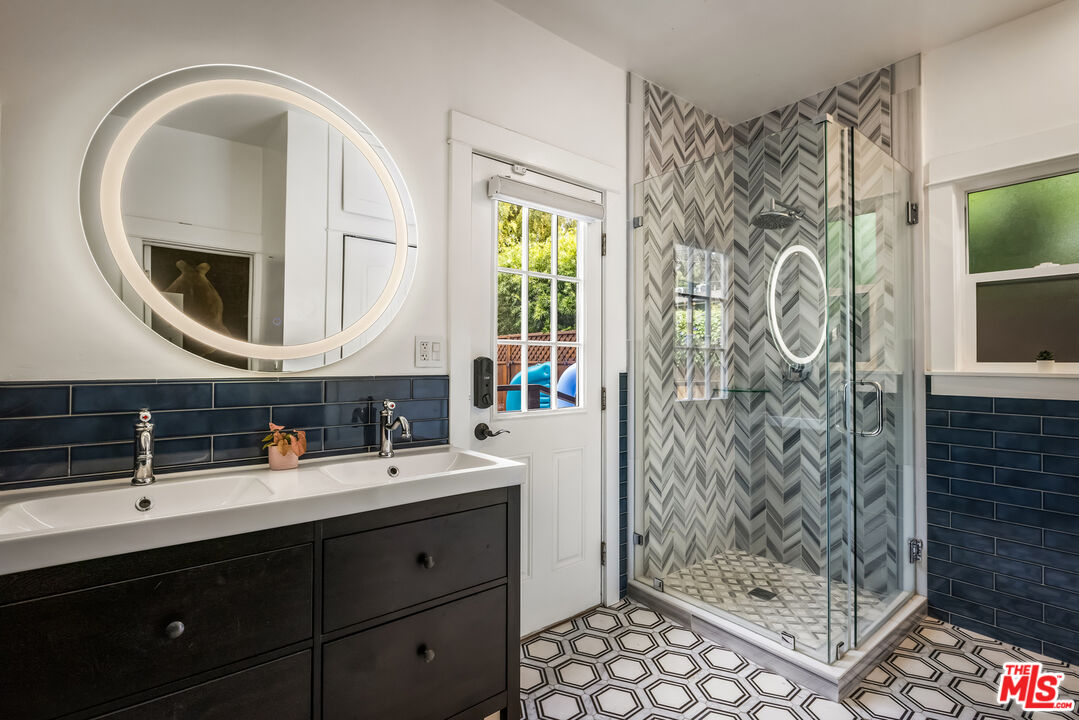 201 S Avenue 55