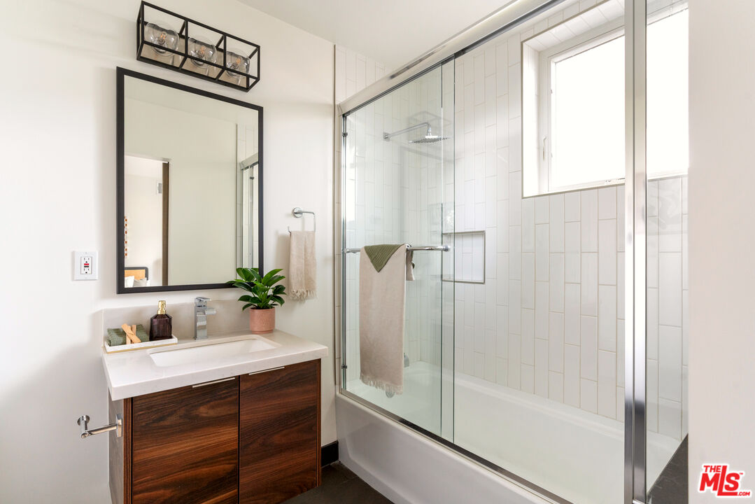 2267 Duane St Unit: 3