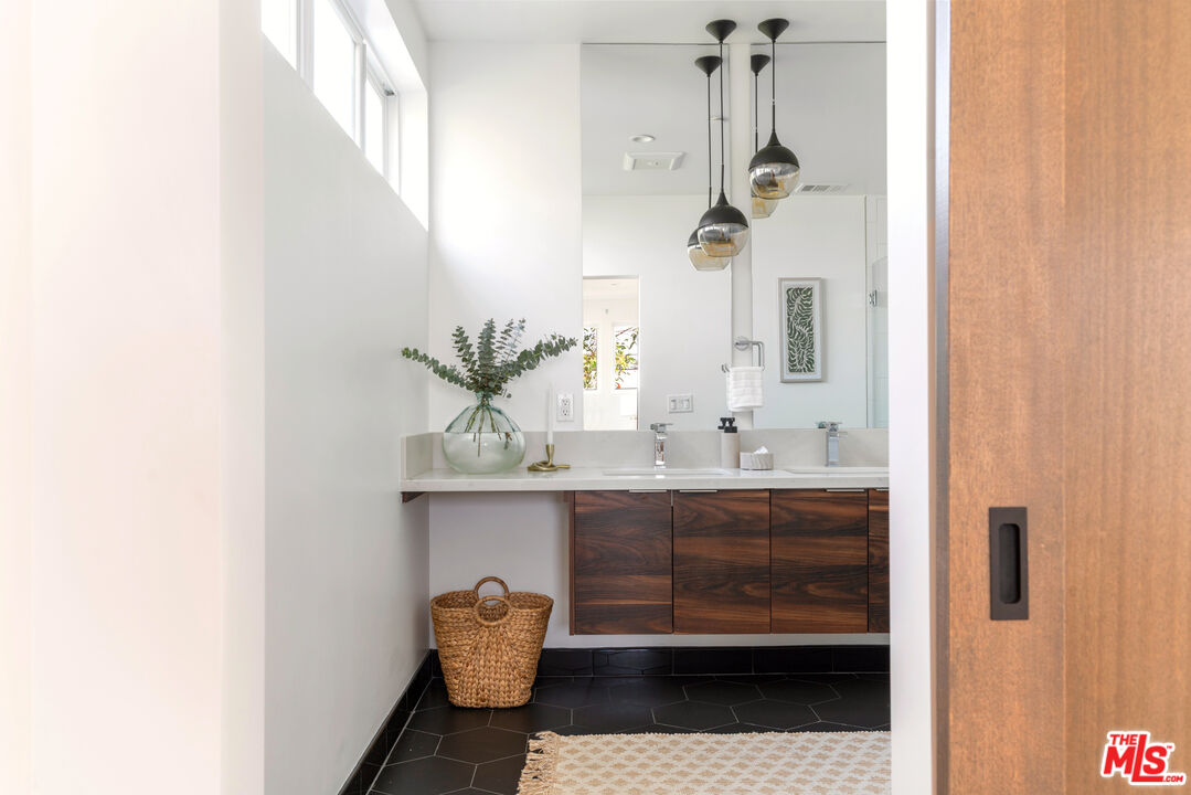 2267 Duane St Unit: 3
