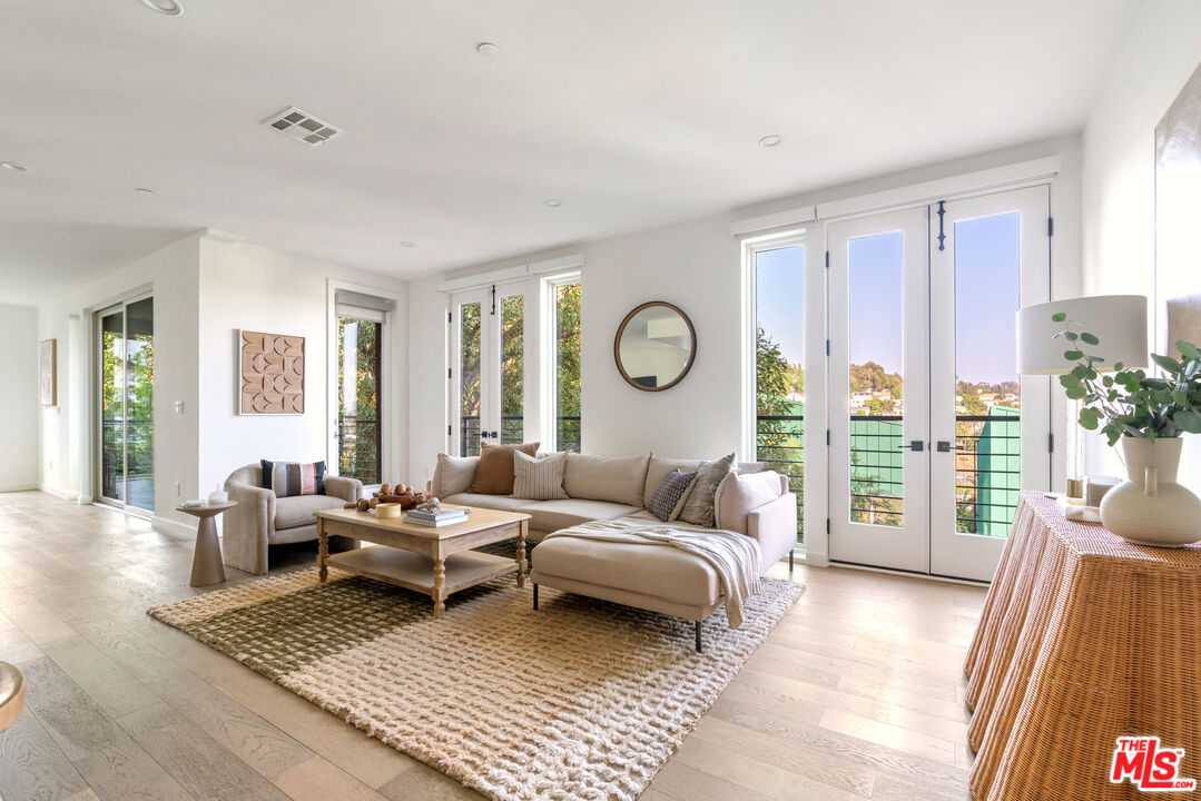 2267 Duane St Unit: 3