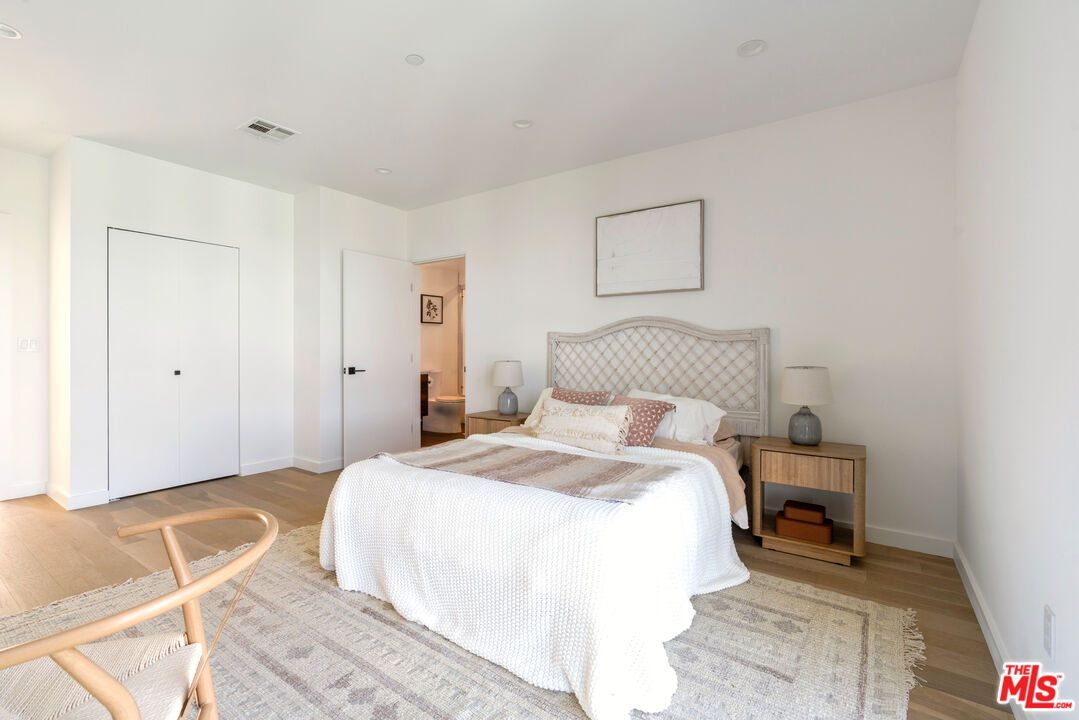 2267 Duane St Unit: 3