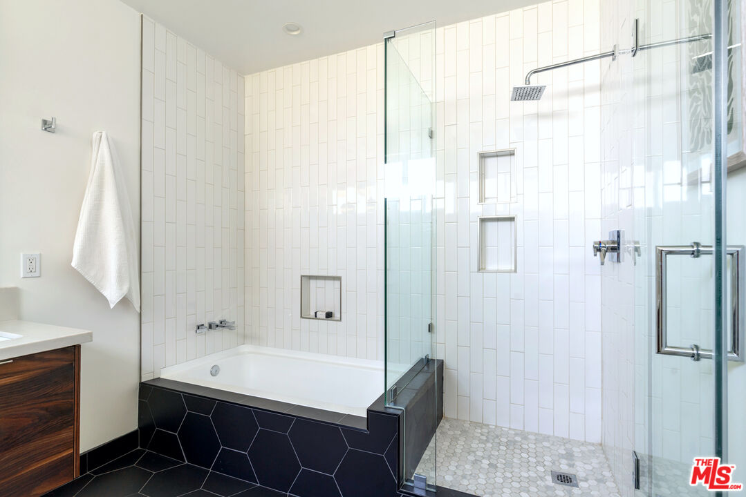 2267 Duane St Unit: 3