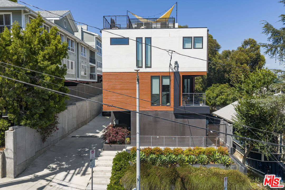 2267 Duane St Unit: 3