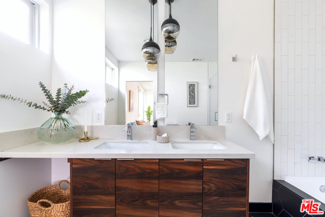 2267 Duane St Unit: 3