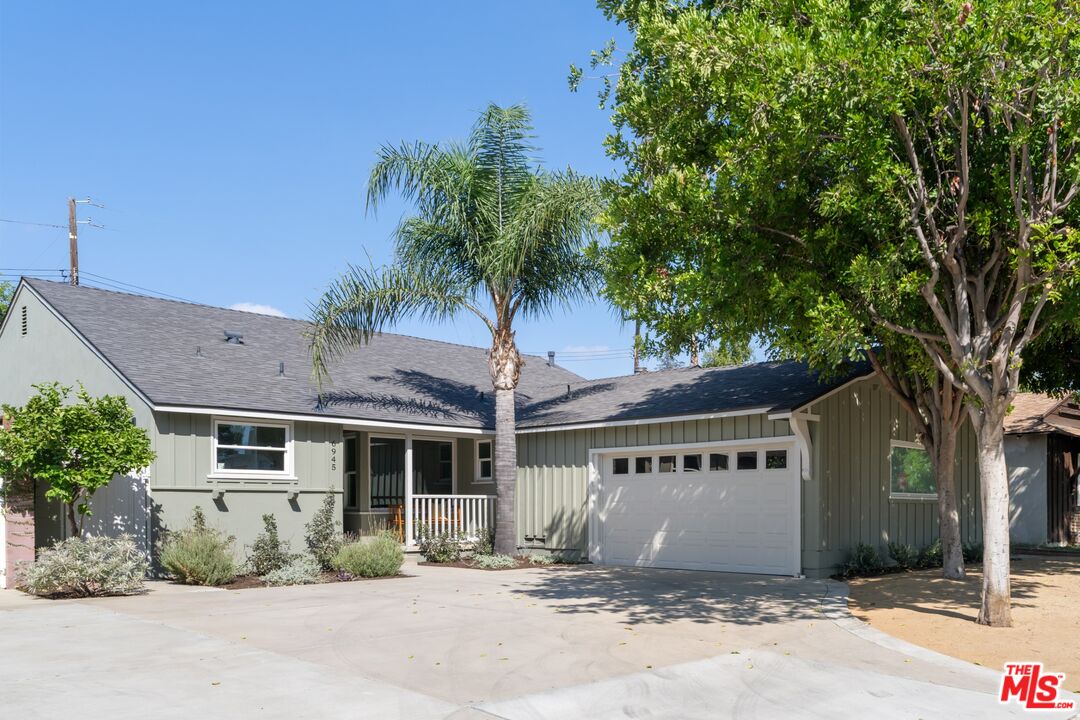 6945 Cedros Ave