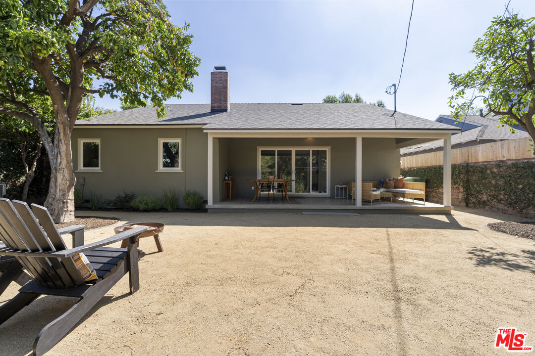 6945 Cedros Ave