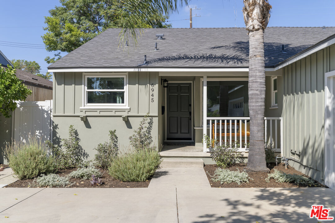 6945 Cedros Ave