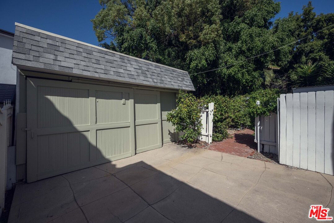 1917 Eden Ave