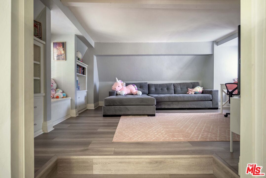 1917 Eden Ave