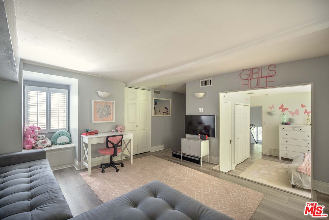 1917 Eden Ave