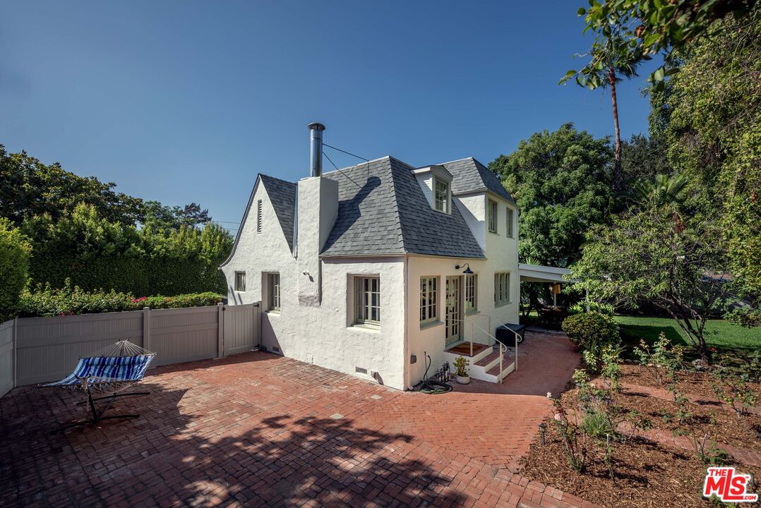 1917 Eden Ave