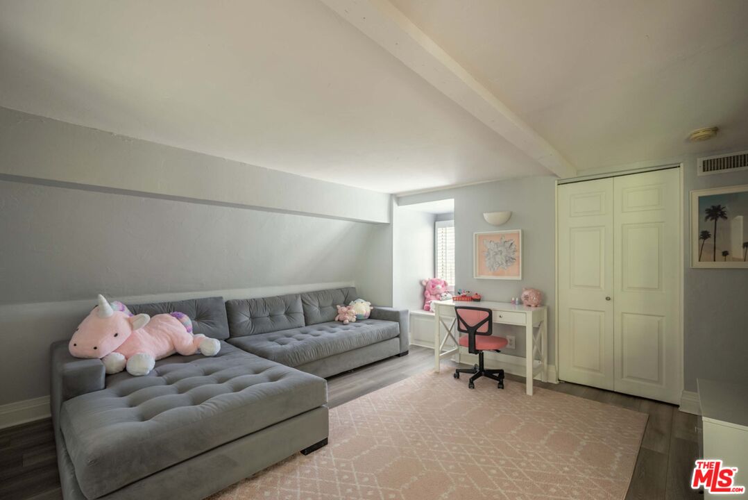 1917 Eden Ave