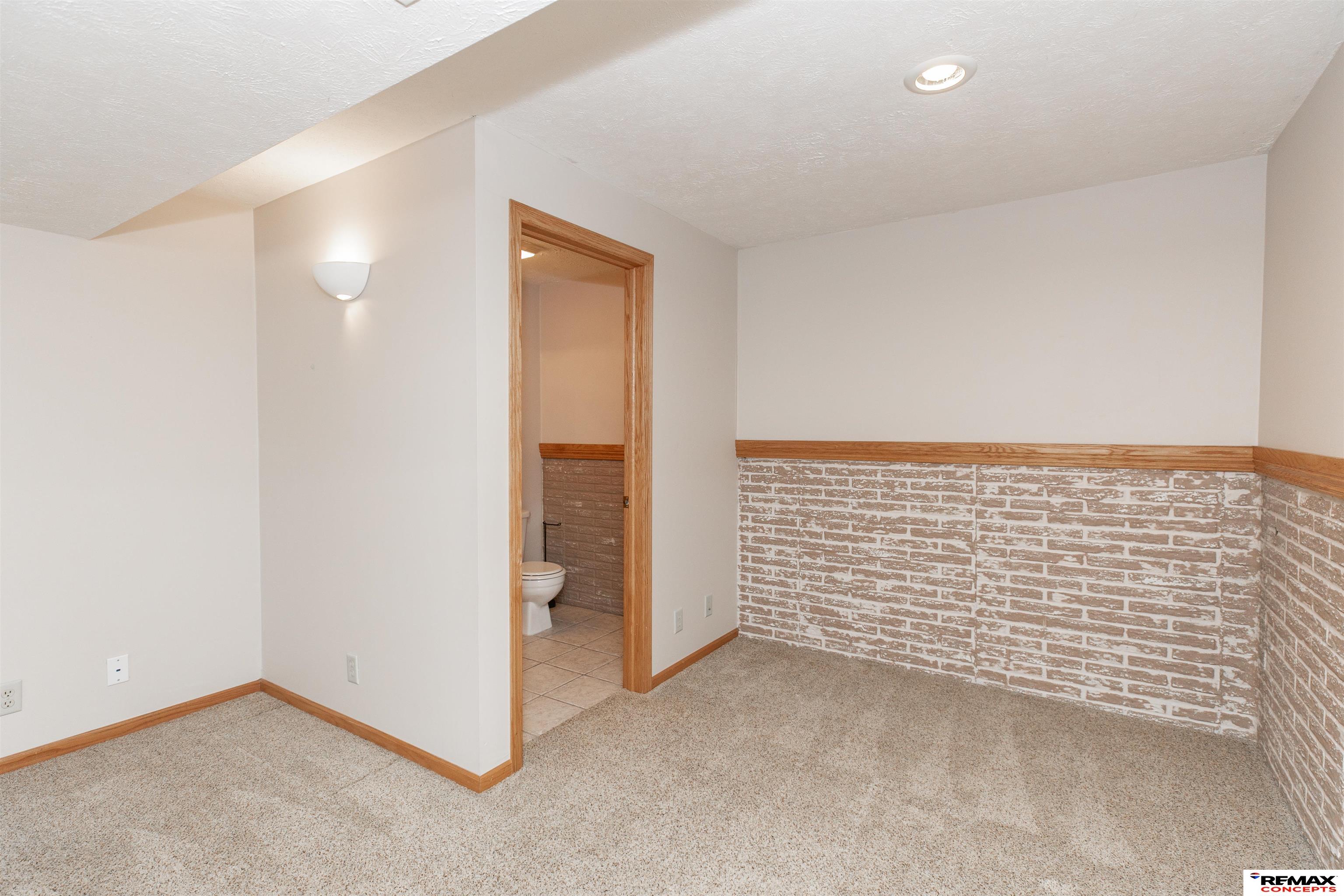 1027 Parkview Lane