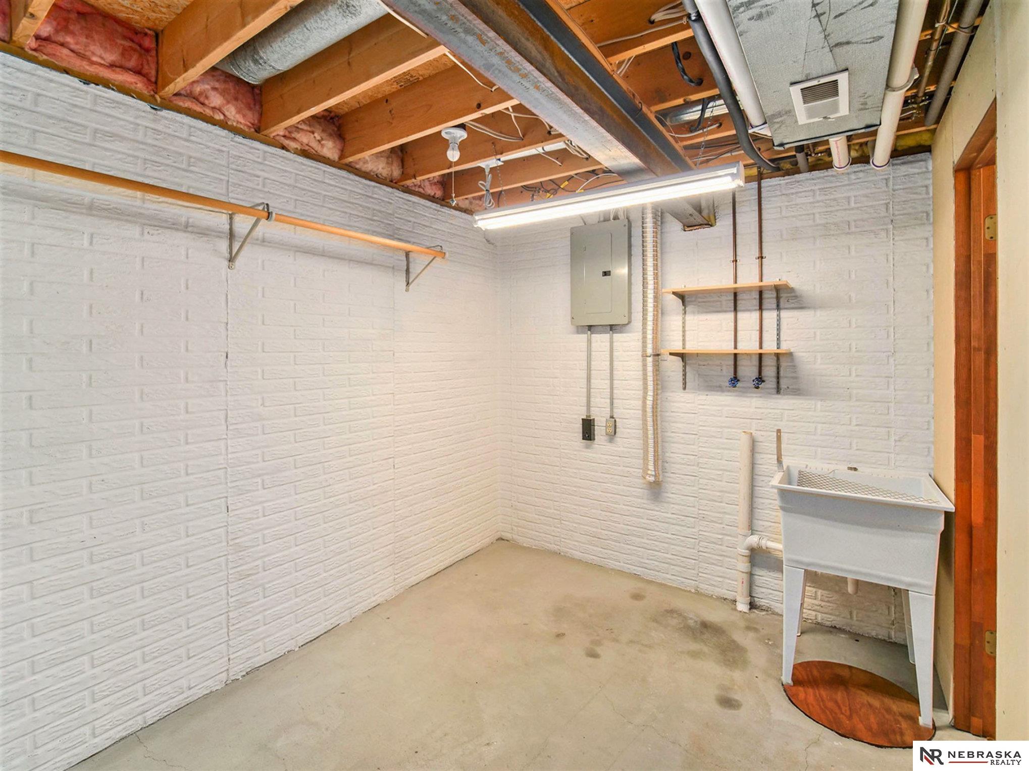 2130 W Plum Street