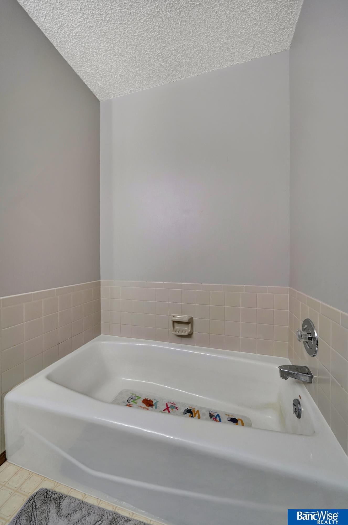 5610 Dove Circle